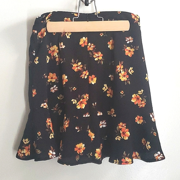 Gypsies and Moondust Mini Floral Skirt - Picture 3 of 6
